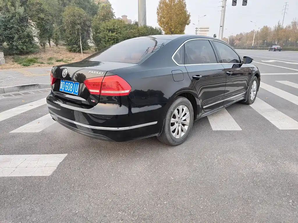 VOLKSWAGEN PASSAT 2012