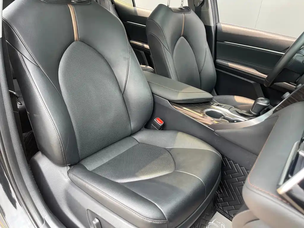 TOYOTA CAMRY 2020