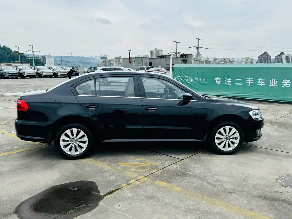 VOLKSWAGEN LAVIDA 2015