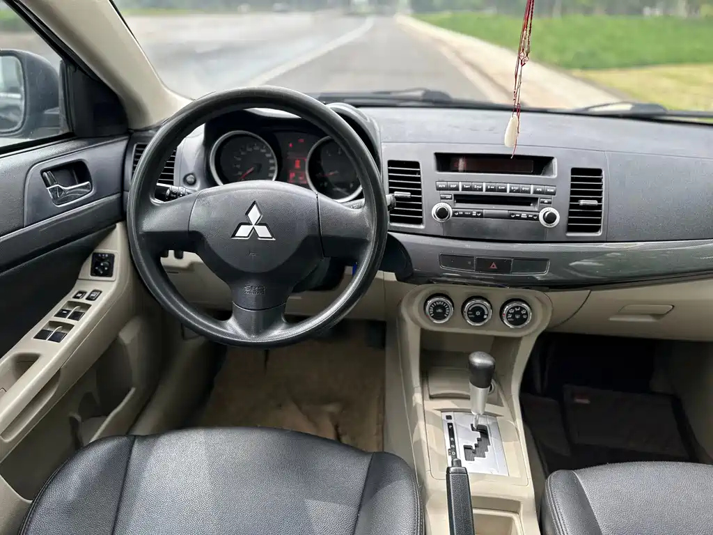 MITSUBISHI LANCER EX 2011