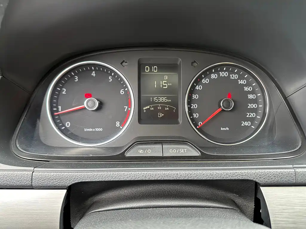 VOLKSWAGEN LAVIDA 2014