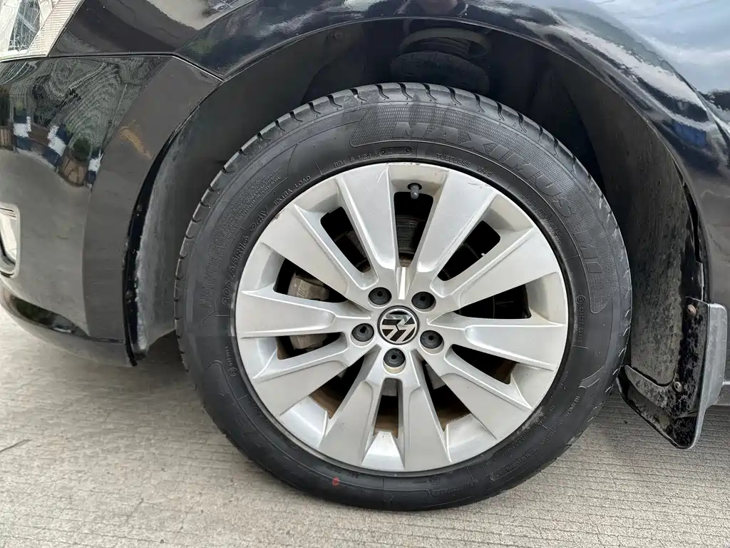 VOLKSWAGEN LAVIDA 2014