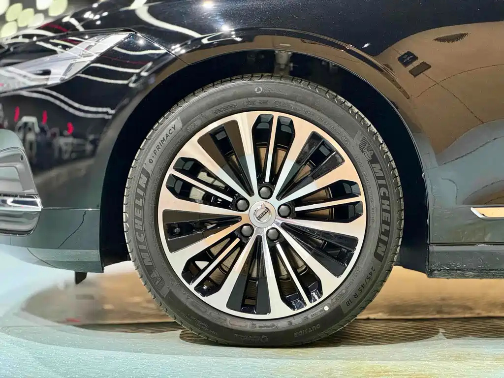 VOLVO S90 2024
