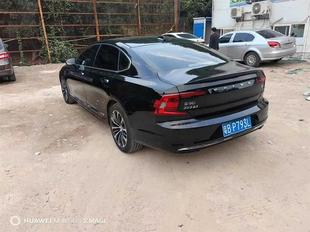 VOLVO S90 2023