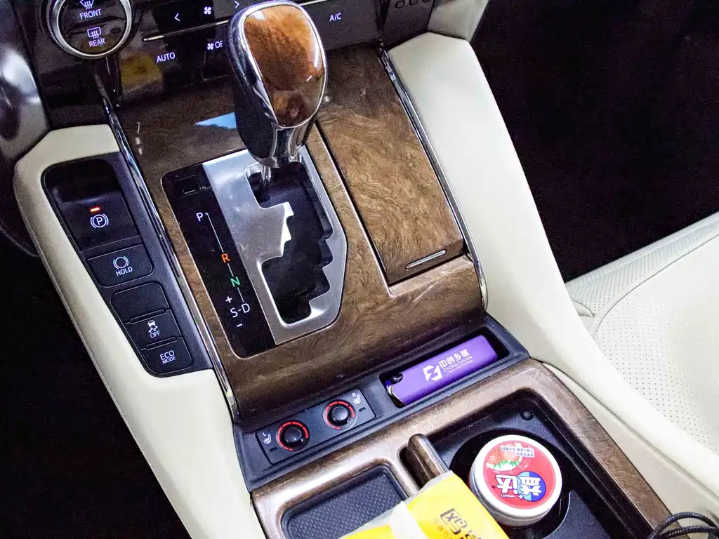 TOYOTA ALPHARD 2015