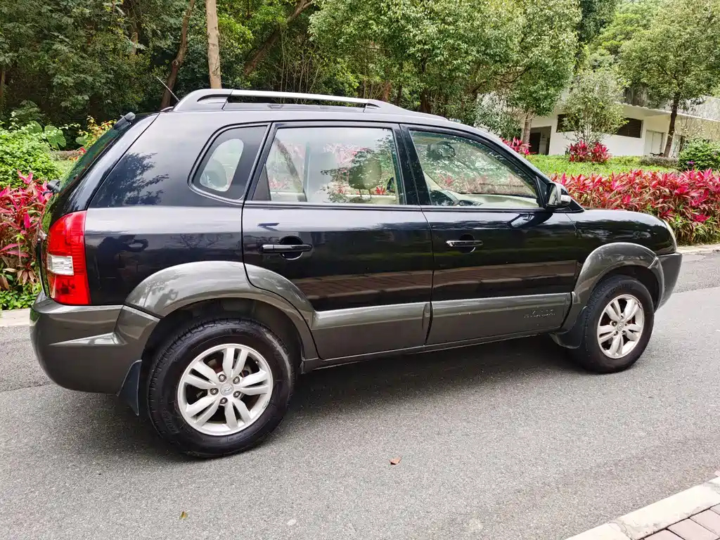HYUNDAI TUCSON 2011