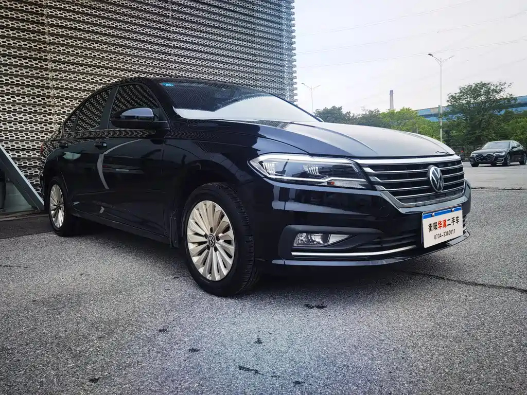 VOLKSWAGEN LAVIDA 2020