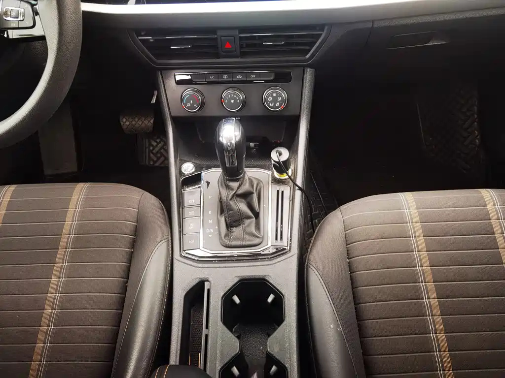 VOLKSWAGEN LAVIDA 2020