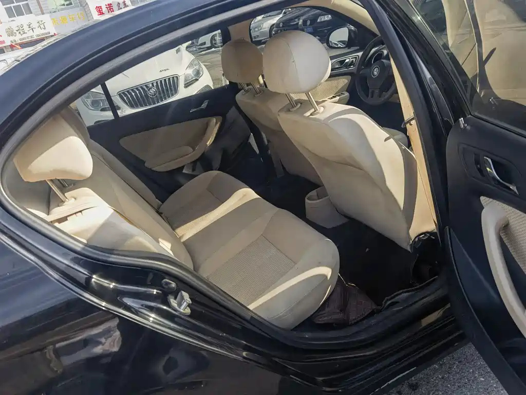 VOLKSWAGEN LAVIDA 2013