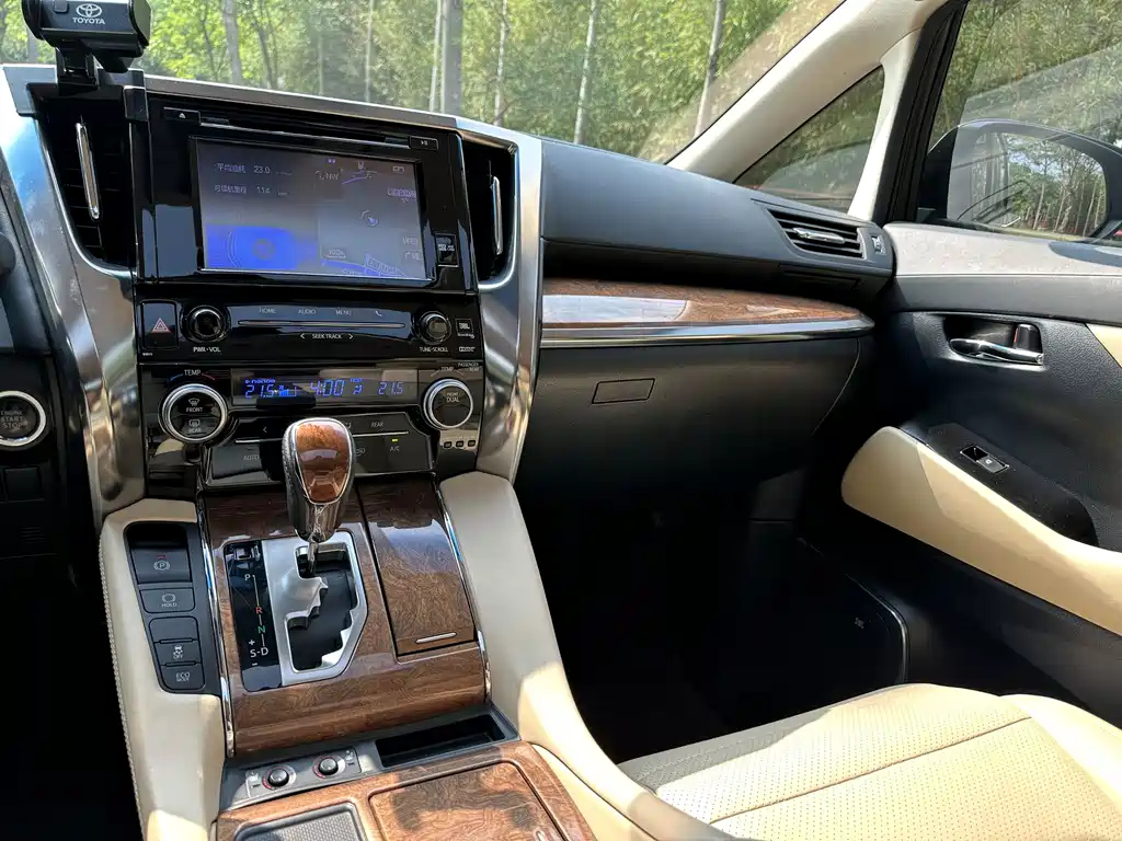 TOYOTA ALPHARD 2016