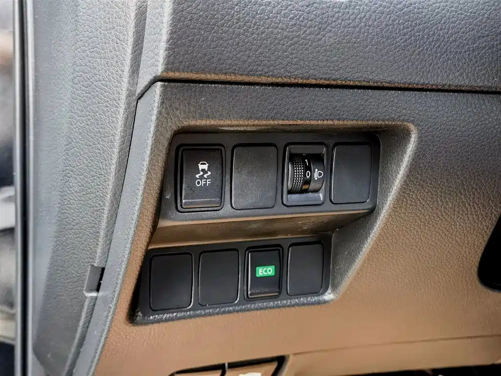 NISSAN QASHQAI 2018