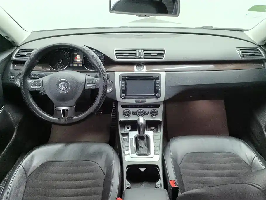 VOLKSWAGEN MAGOTAN 2015