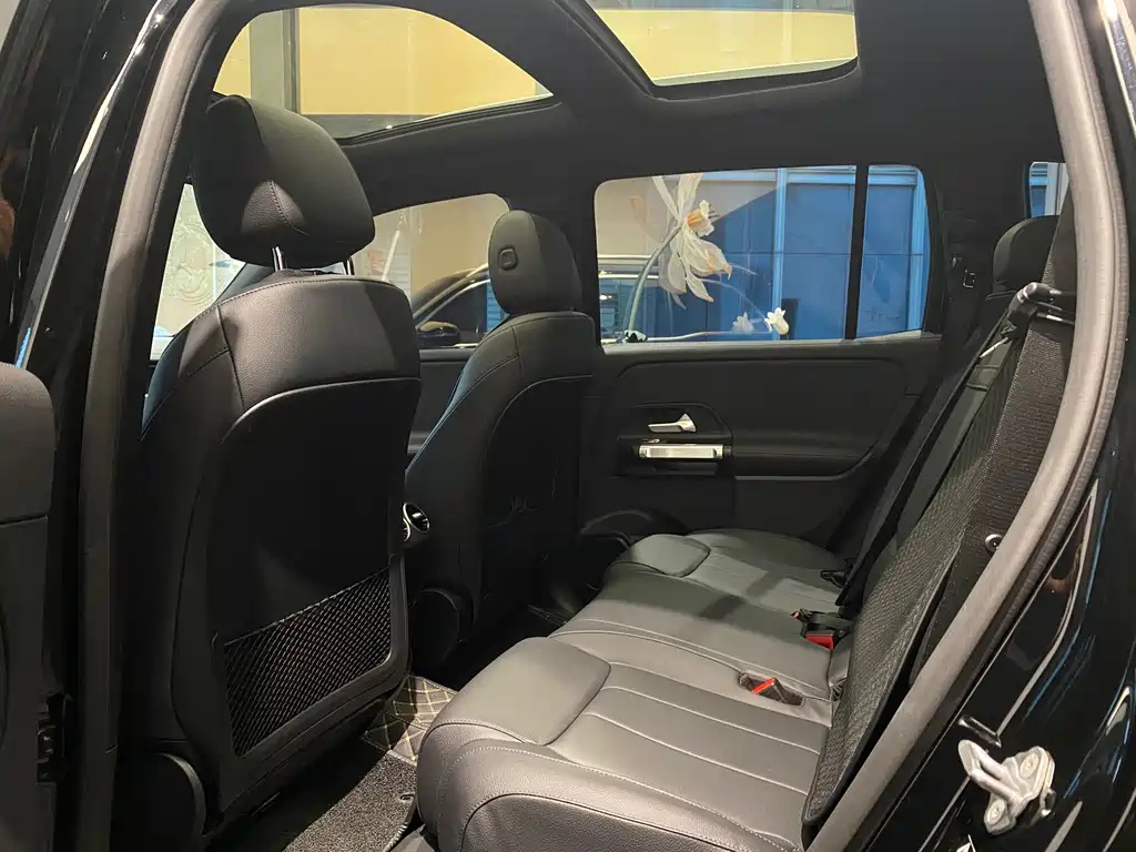 MERCEDES BENZ EQB 2022