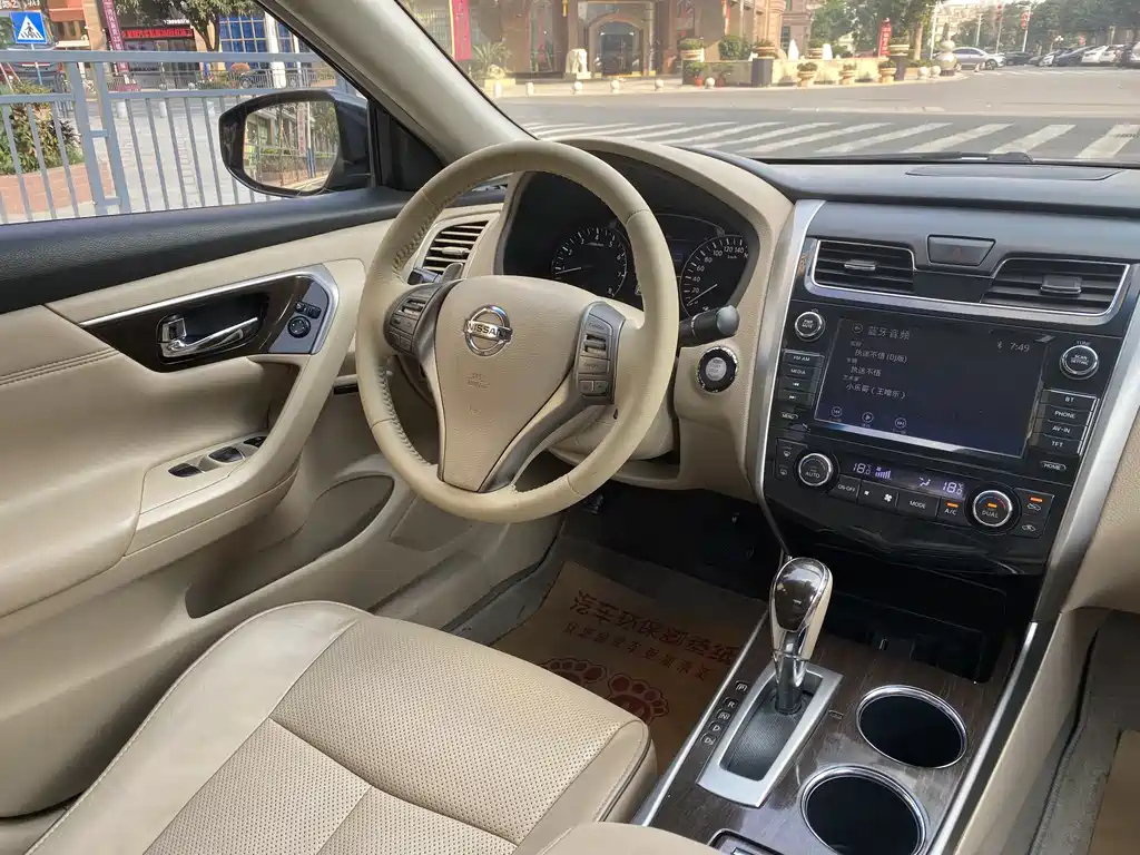 NISSAN TEANA 2015