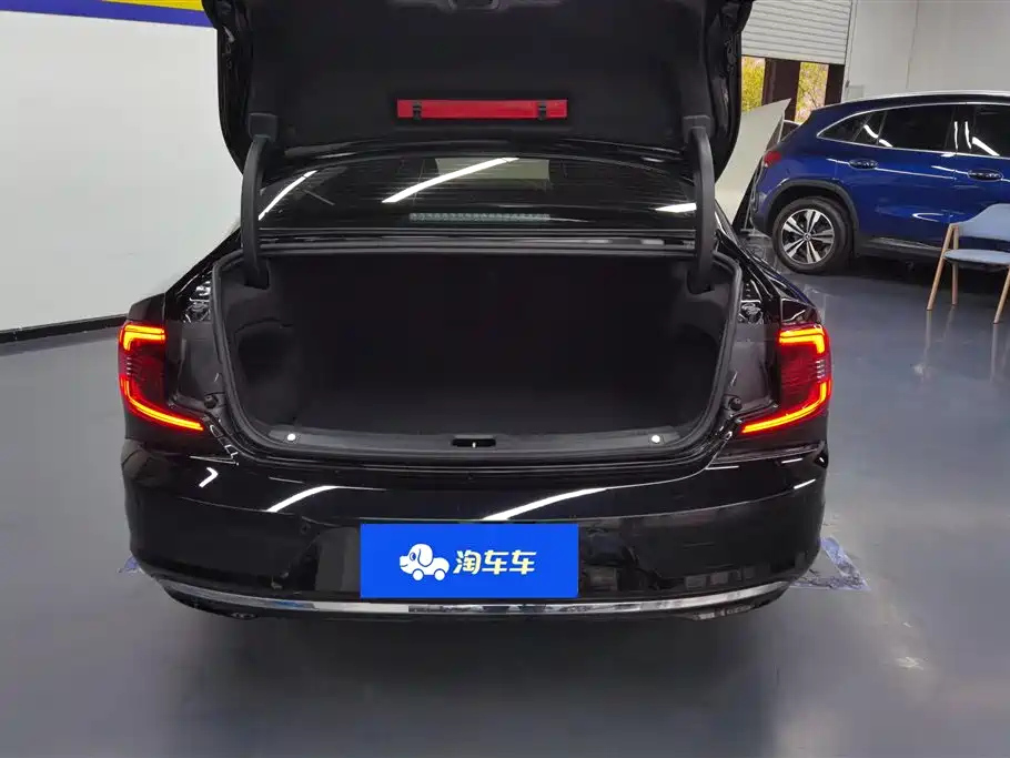 VOLVO S90 2023