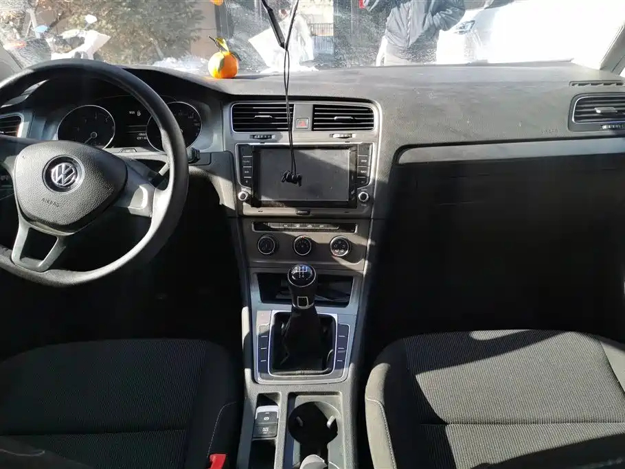 VOLKSWAGEN GOLF 2014