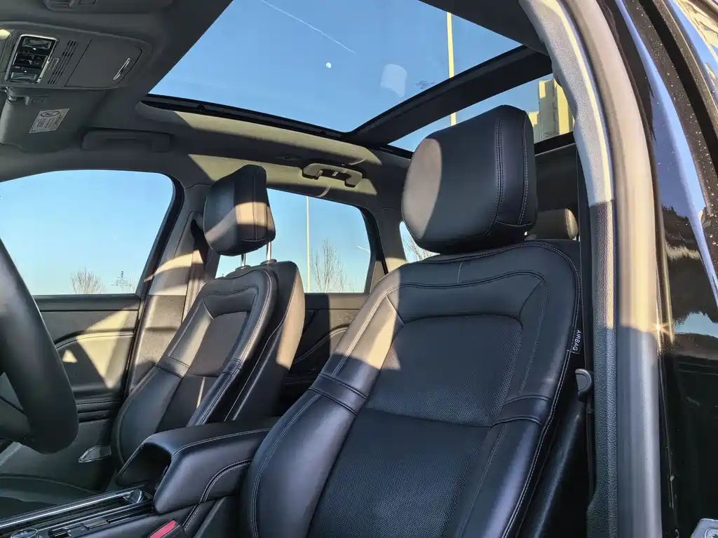 LINCOLN ADVENTURER 2021