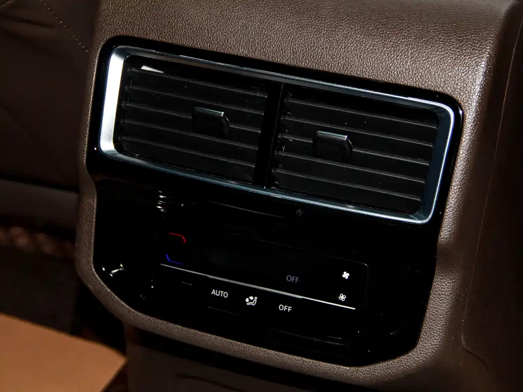 VOLKSWAGEN VILORAN 2023