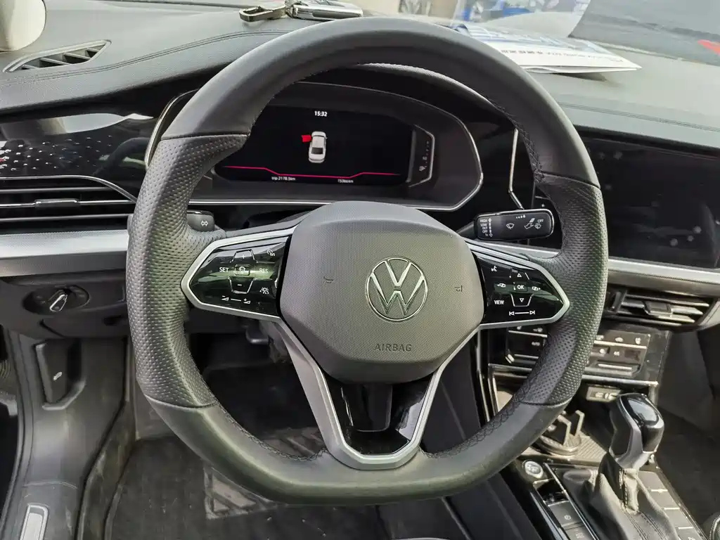 VOLKSWAGEN PASSAT 2023