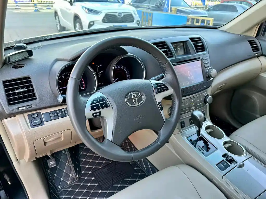 TOYOTA HIGHLANDER 2014