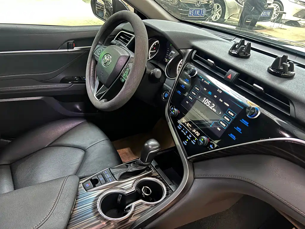 TOYOTA CAMRY 2020