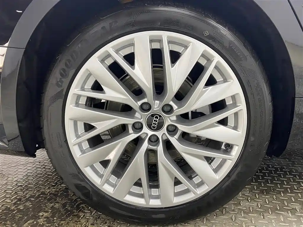 AUDI A7L 2024