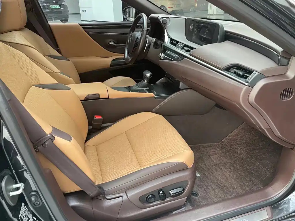 LEXUS ES 2021