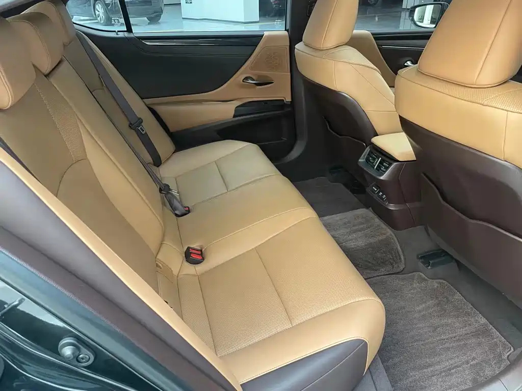 LEXUS ES 2021