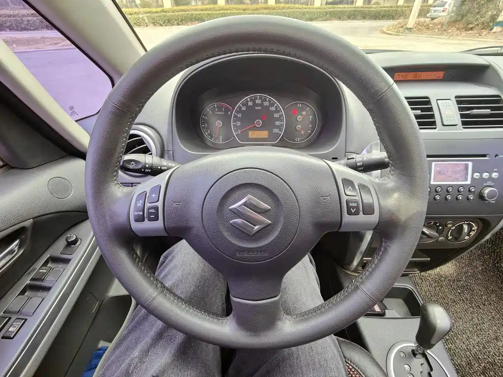 SUZUKI SX4 2011