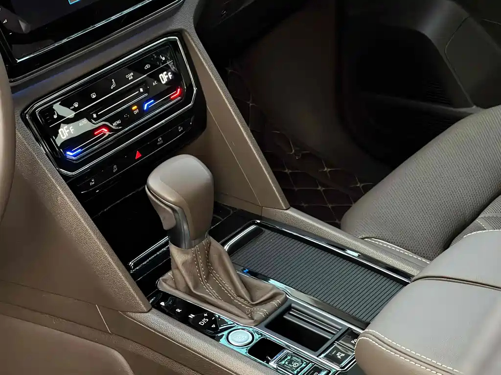 VOLKSWAGEN VILORAN 2023