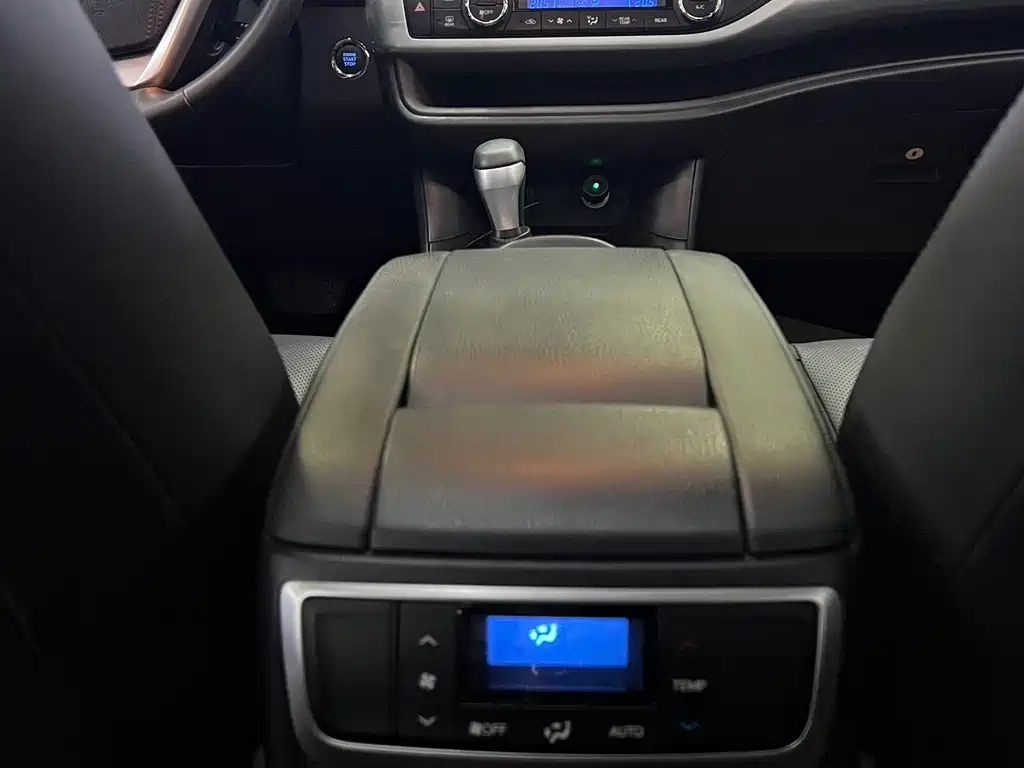 TOYOTA HIGHLANDER 2016