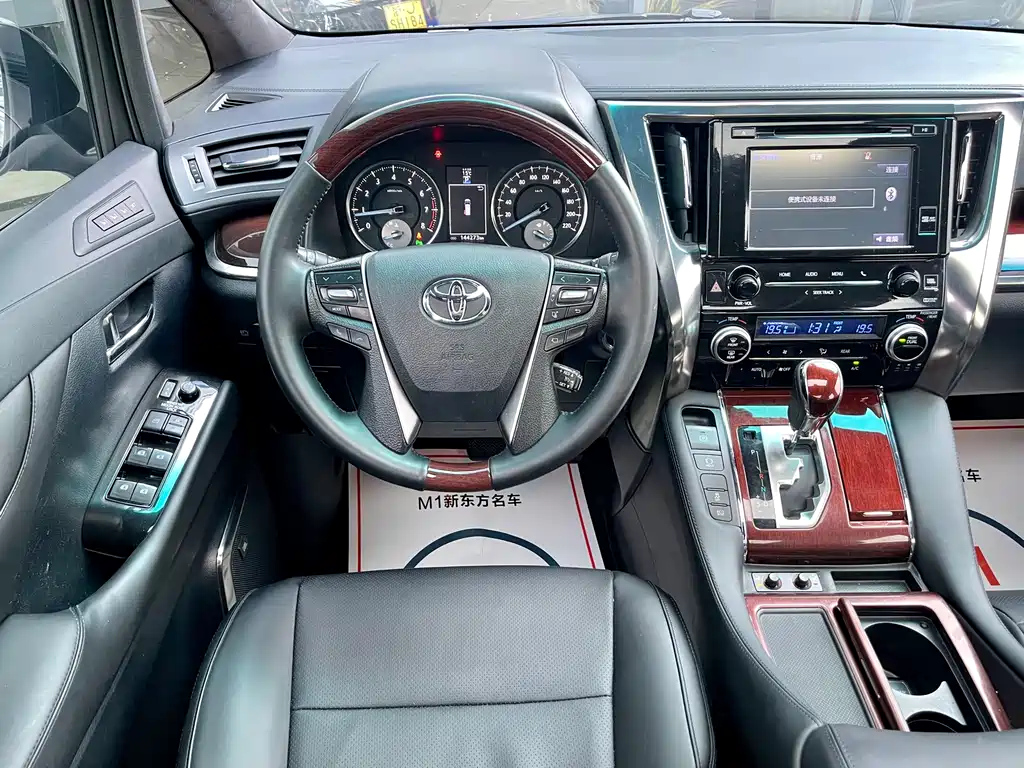 TOYOTA ALPHARD 2016