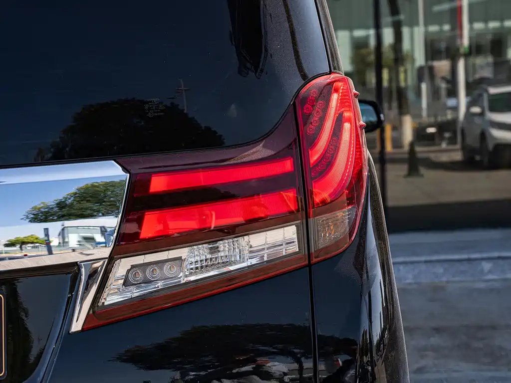 TOYOTA ALPHARD 2018