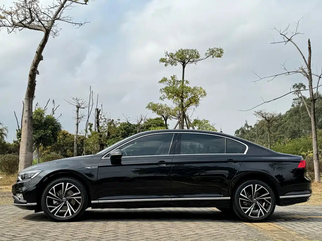VOLKSWAGEN MAGOTAN 2022