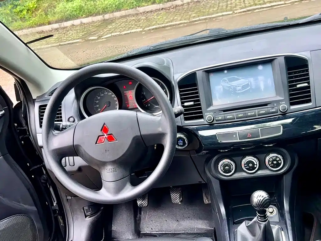 MITSUBISHI LANCER EX 2015