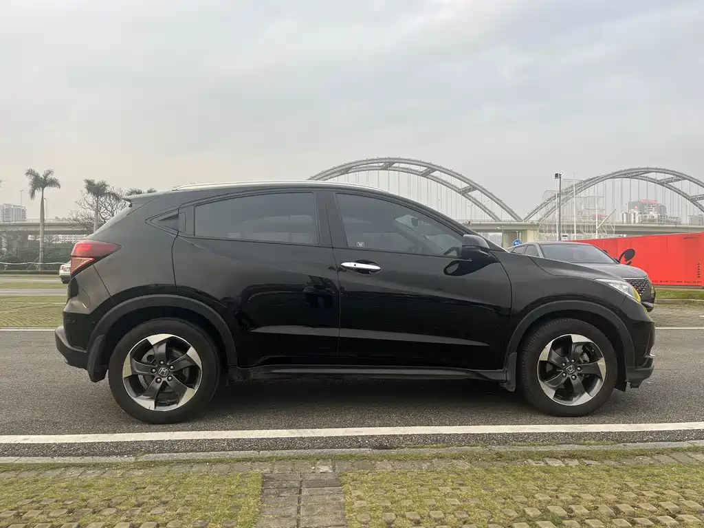 HONDA VEZEL 2015