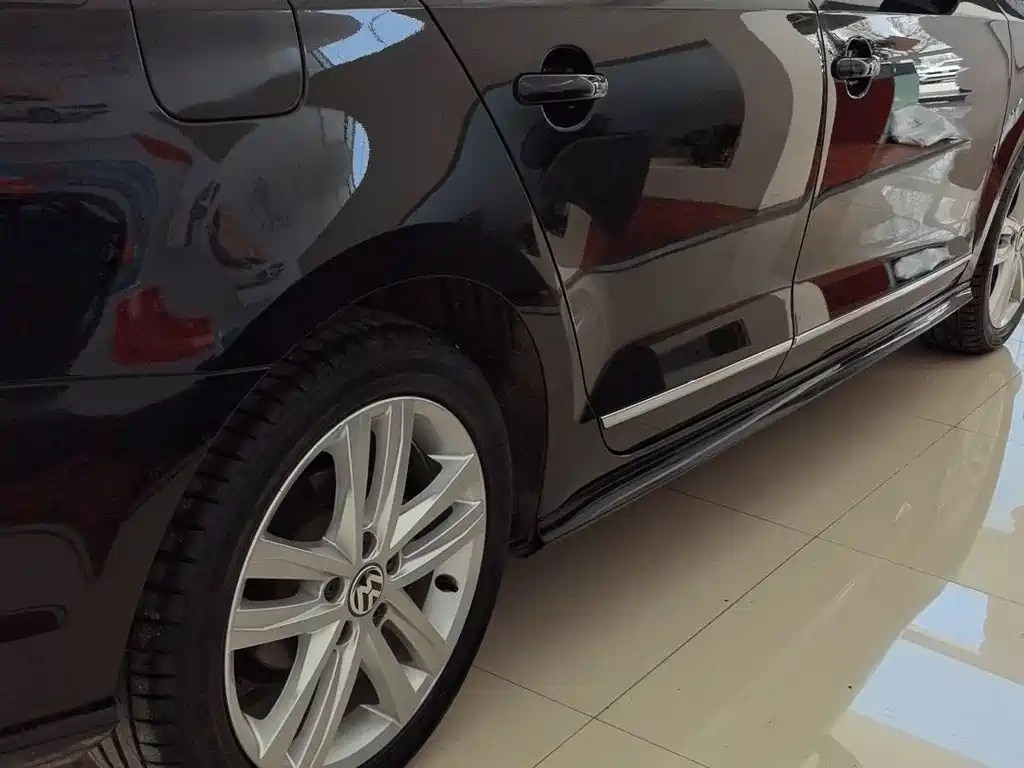 VOLKSWAGEN SAGITAR 2018