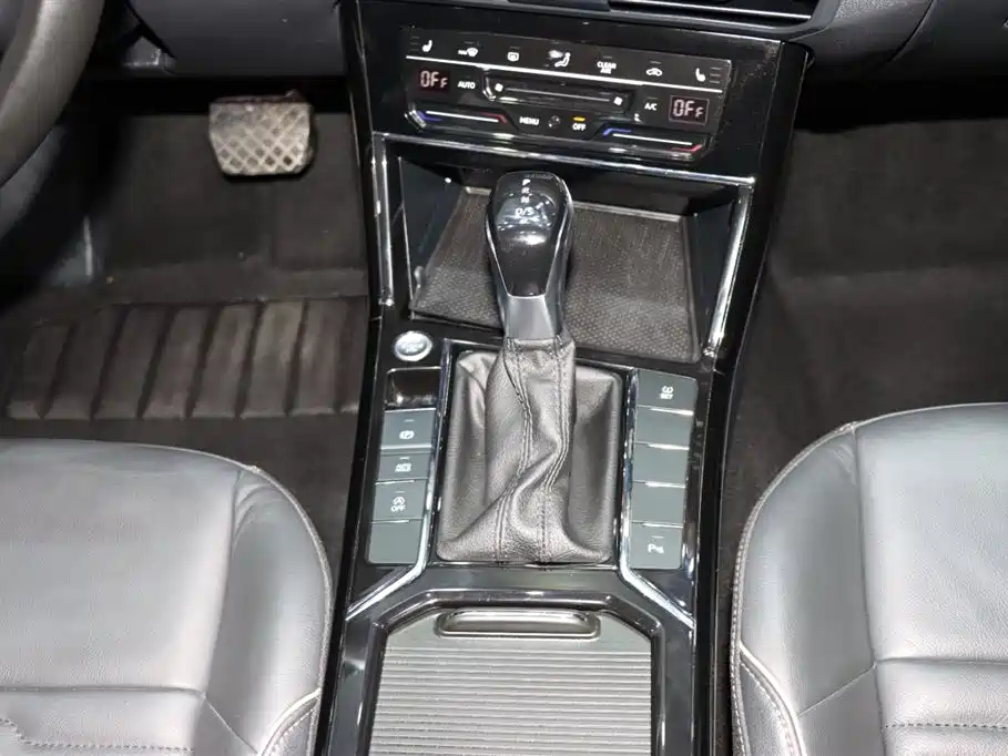VOLKSWAGEN PASSAT 2020