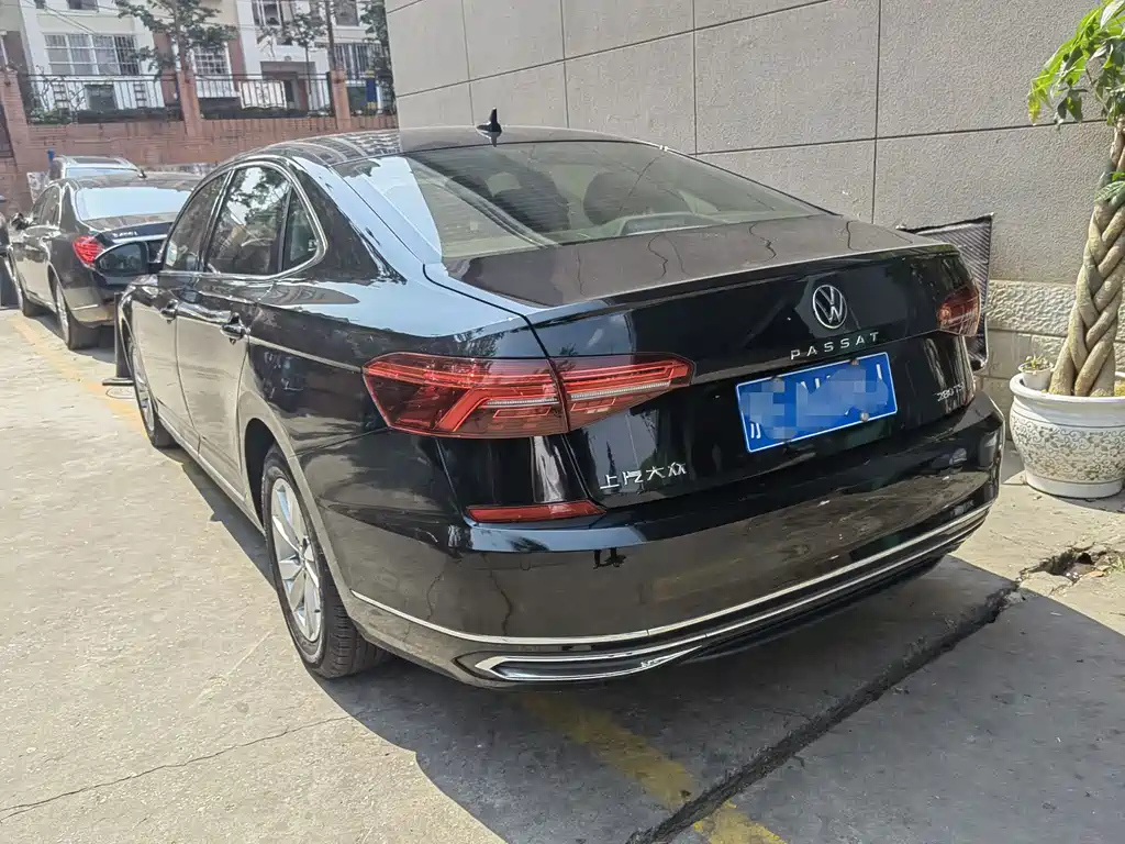 VOLKSWAGEN PASSAT 2021