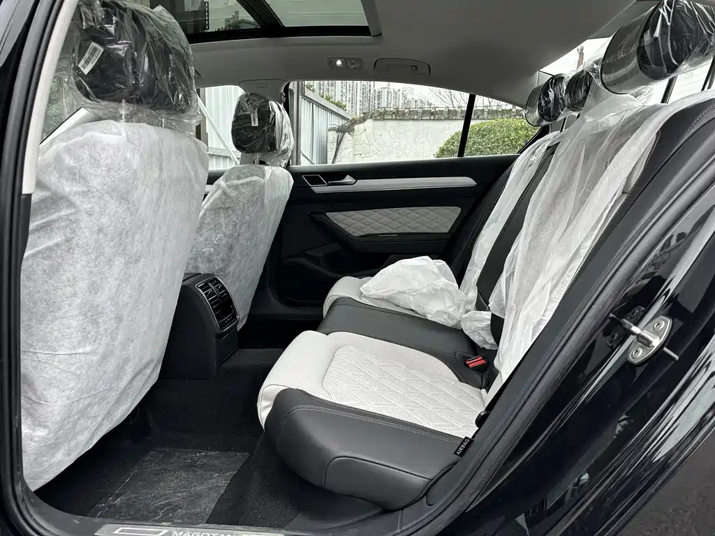 VOLKSWAGEN MAGOTAN 2023