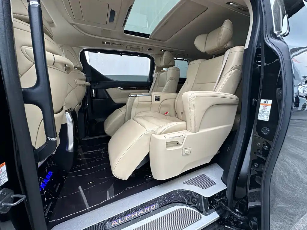 TOYOTA ALPHARD 2018