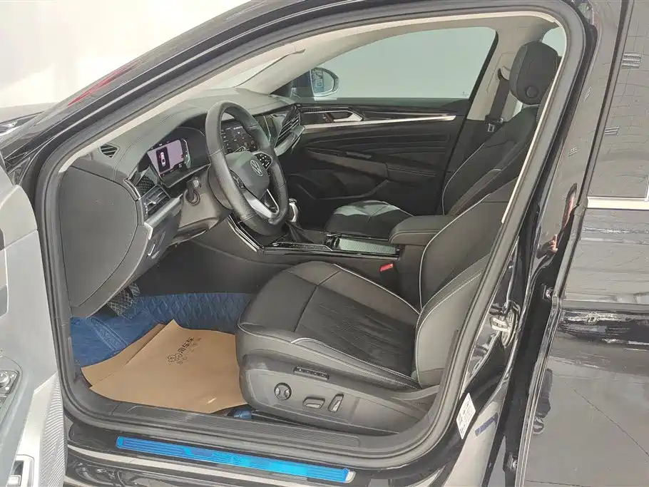 VOLKSWAGEN PASSAT 2022