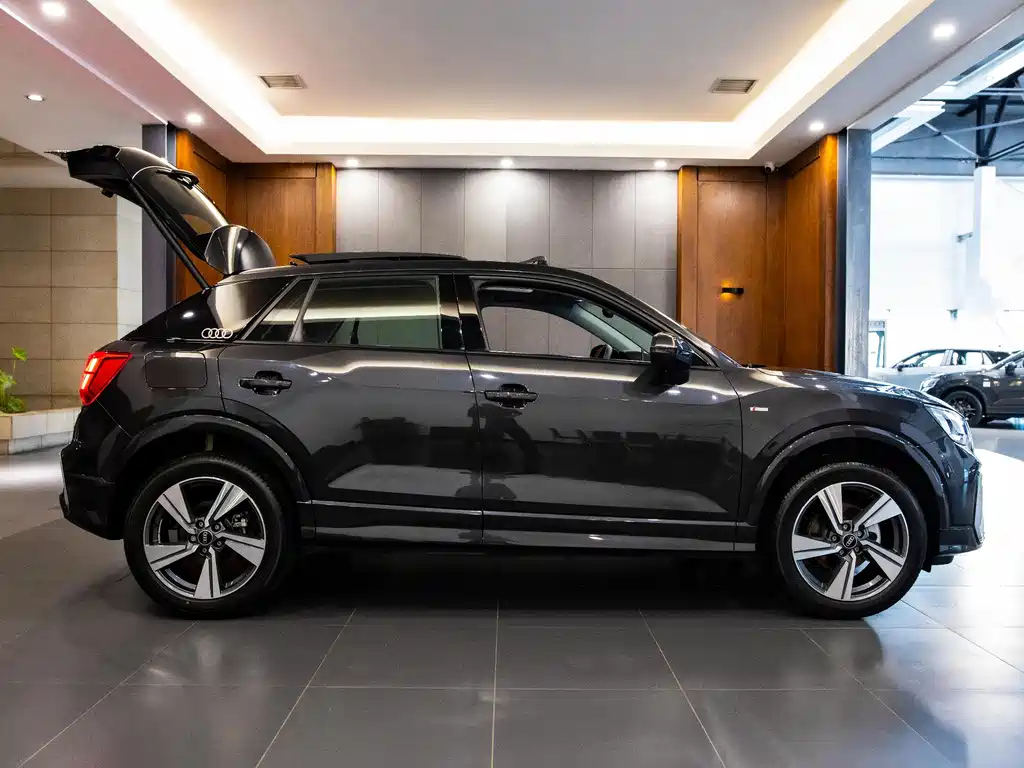 AUDI Q2L 2021