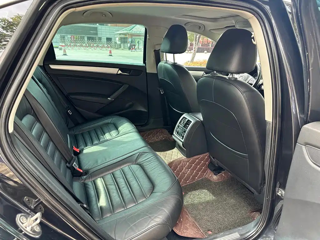 VOLKSWAGEN PASSAT 2015