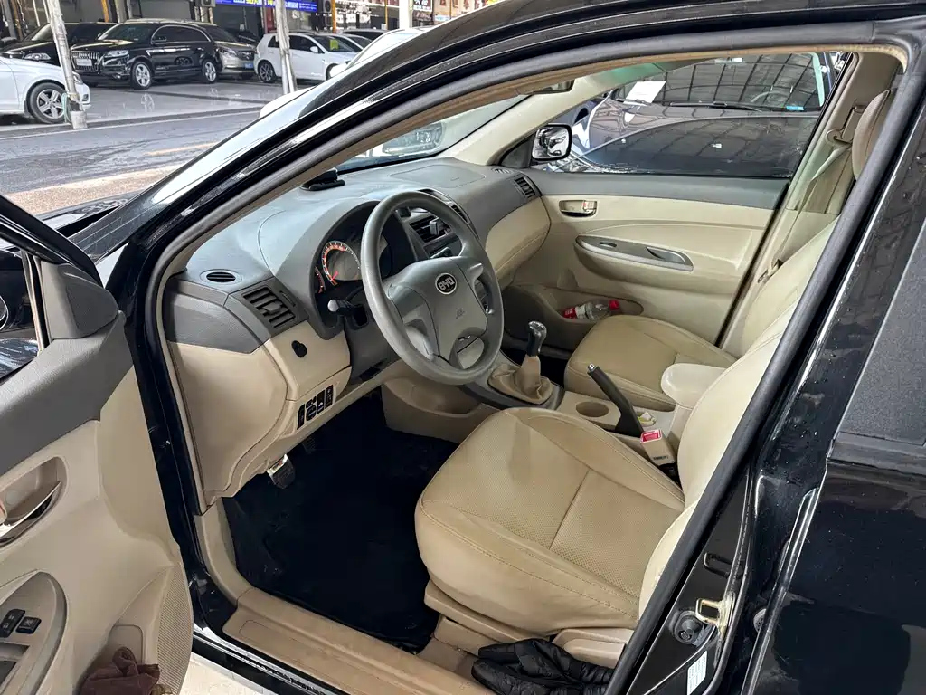 BYD L3 2013