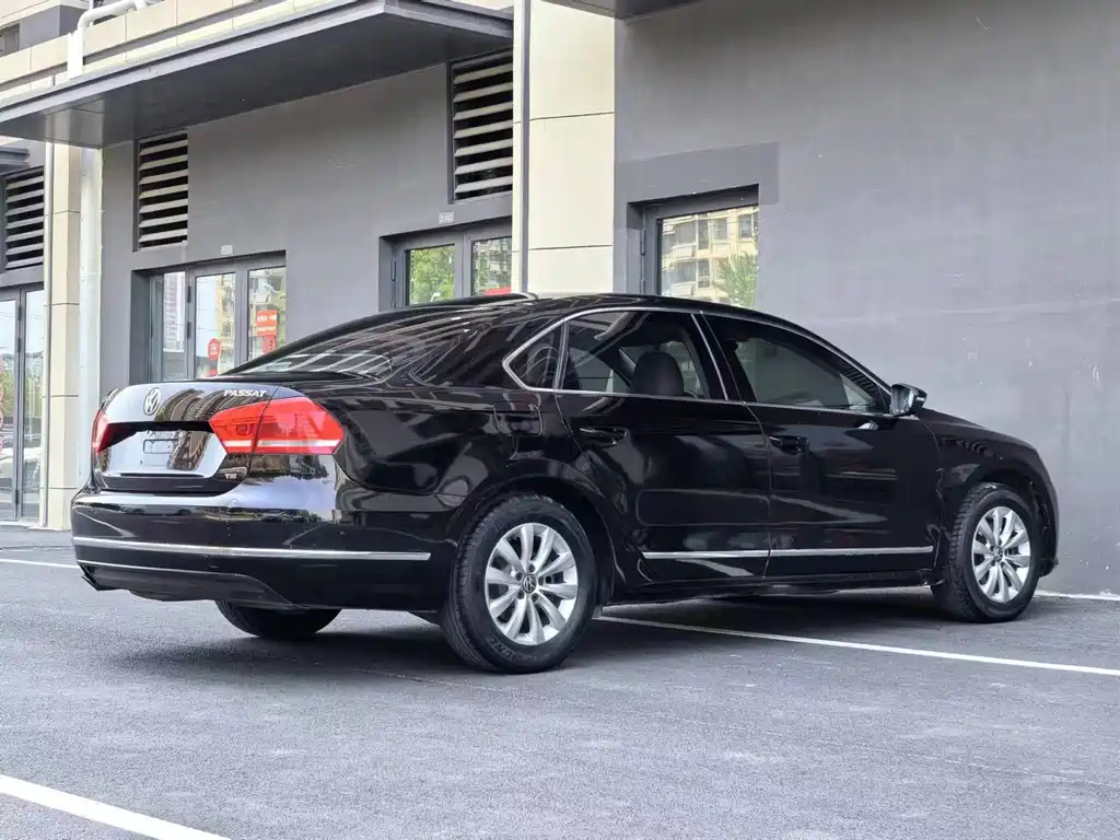 VOLKSWAGEN PASSAT 2015