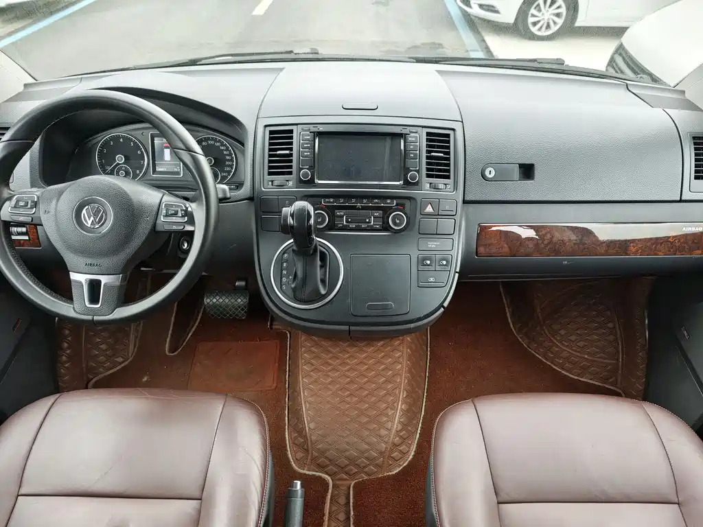 VOLKSWAGEN MULTIVAN 2012