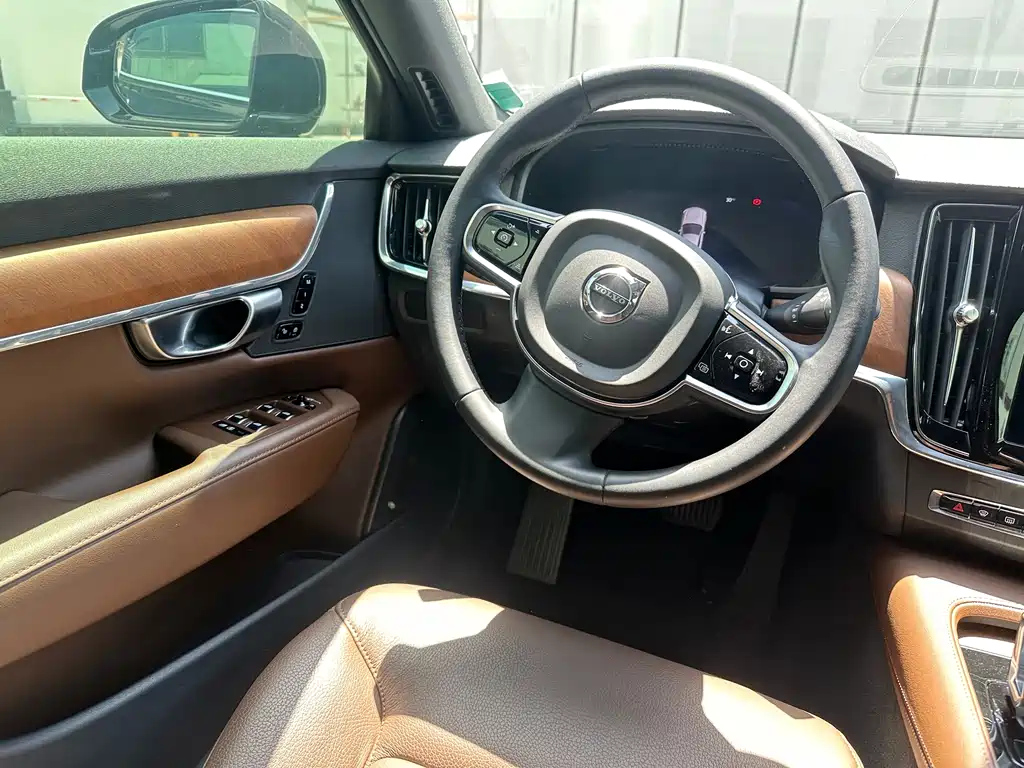 VOLVO S90 2021