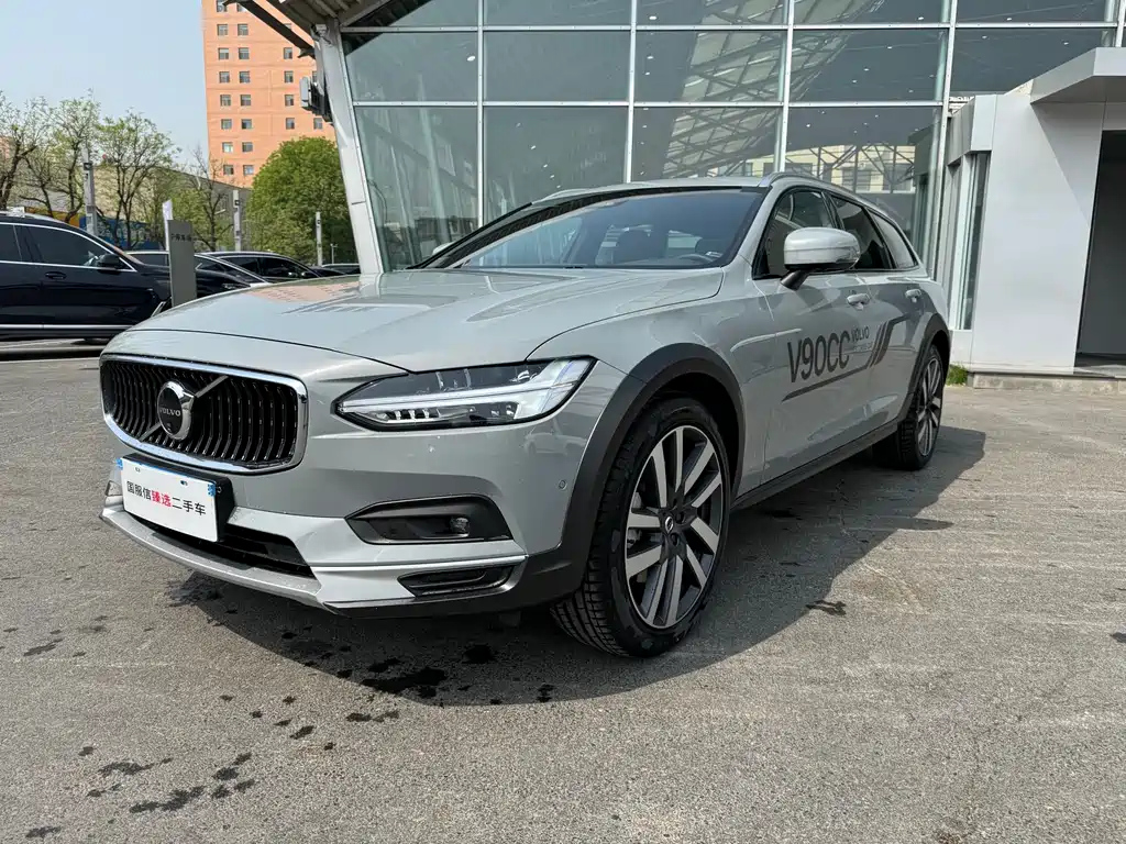 VOLVO V90 2024