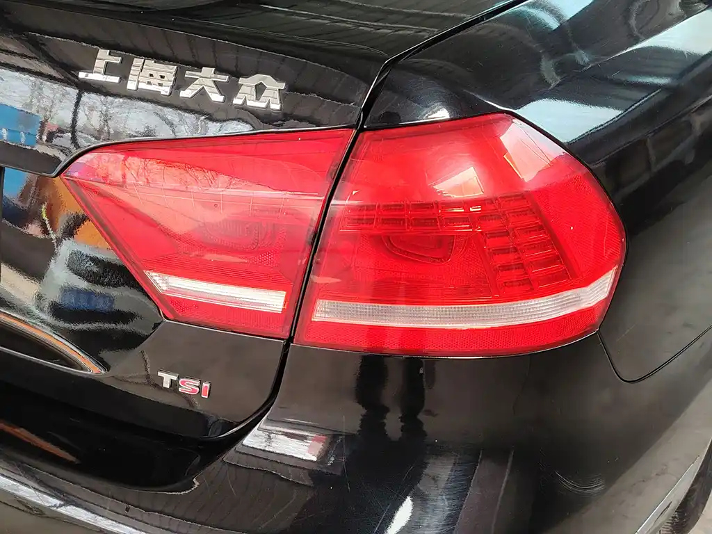 VOLKSWAGEN PASSAT 2014